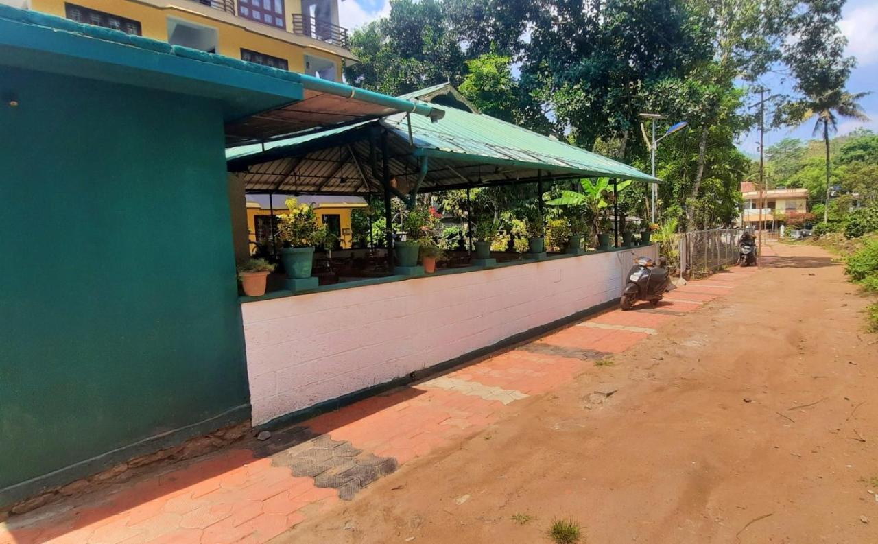 Aditi Thekkady Exteriör bild